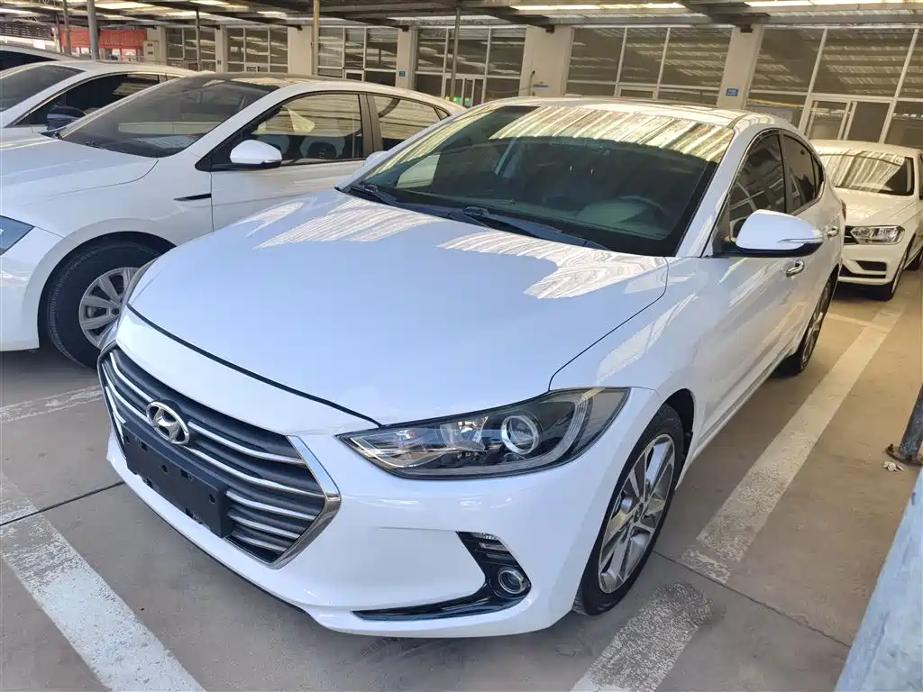 Купить Hyundai Elantra