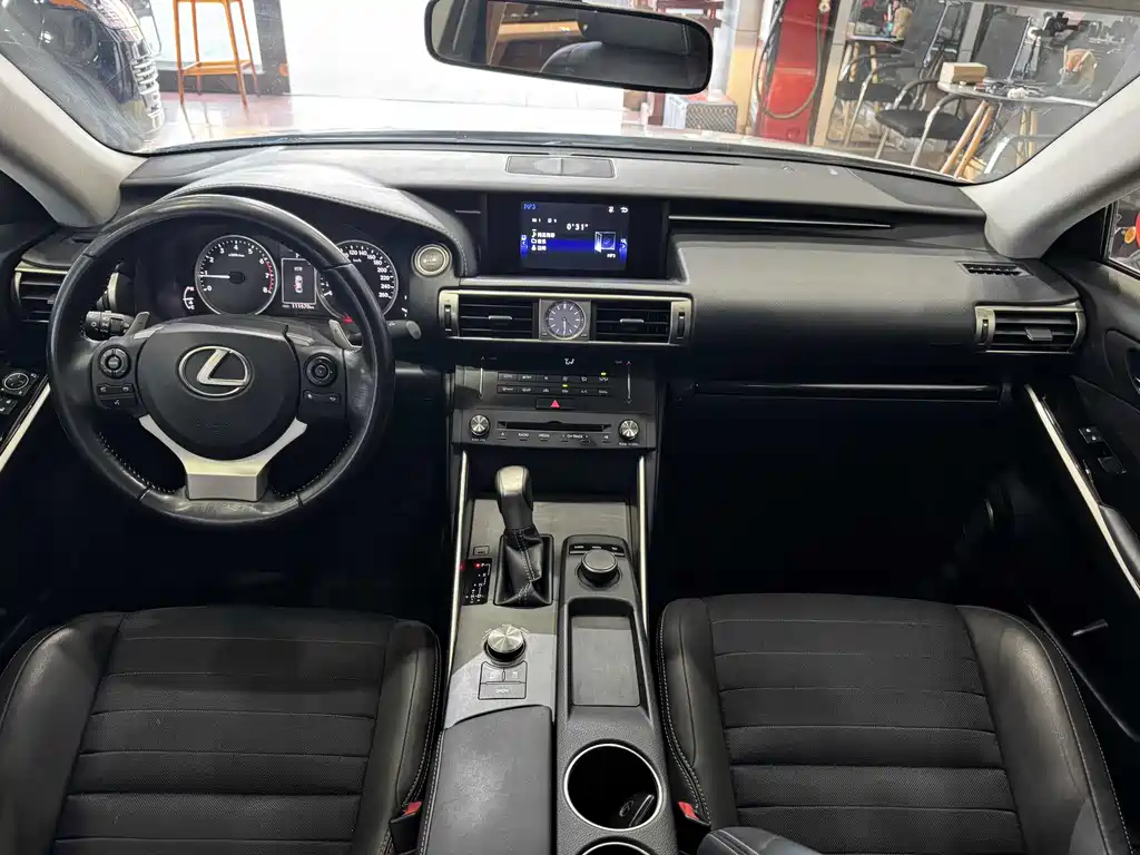 Lexus IS 2015 200t Lead
