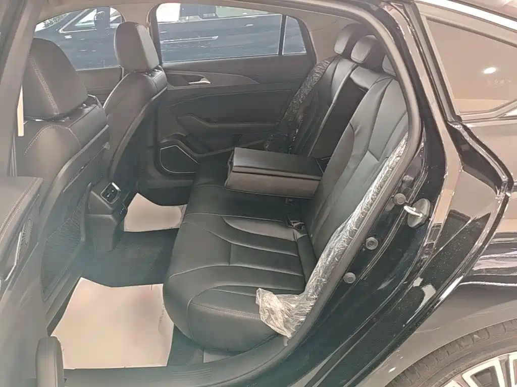 Hongqi Hongqi H5 — миниатюра 17