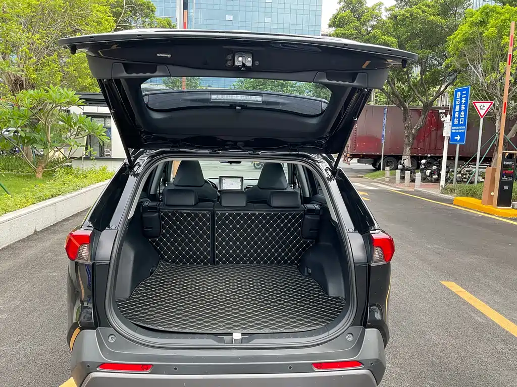 Toyota RAV4 — миниатюра 15