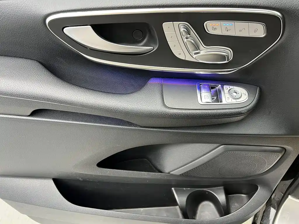 Mercedes-Benz V-Class — миниатюра 20