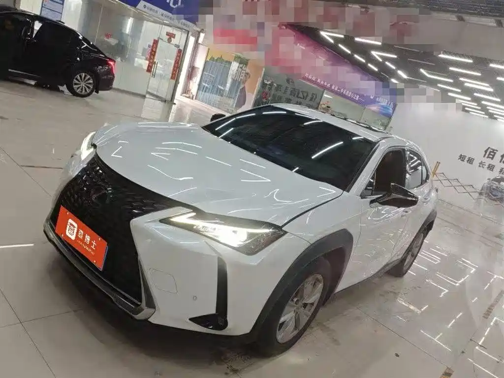 Lexus UX 2021