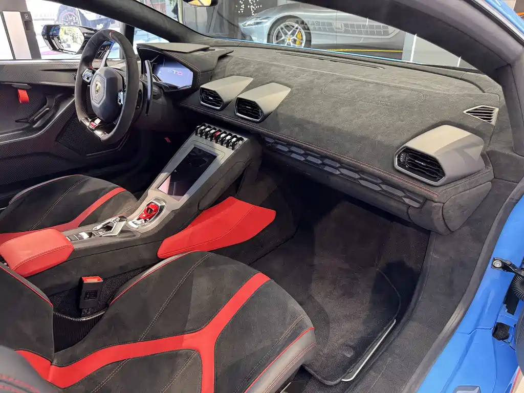 LAMBORGHINI HURACÁN