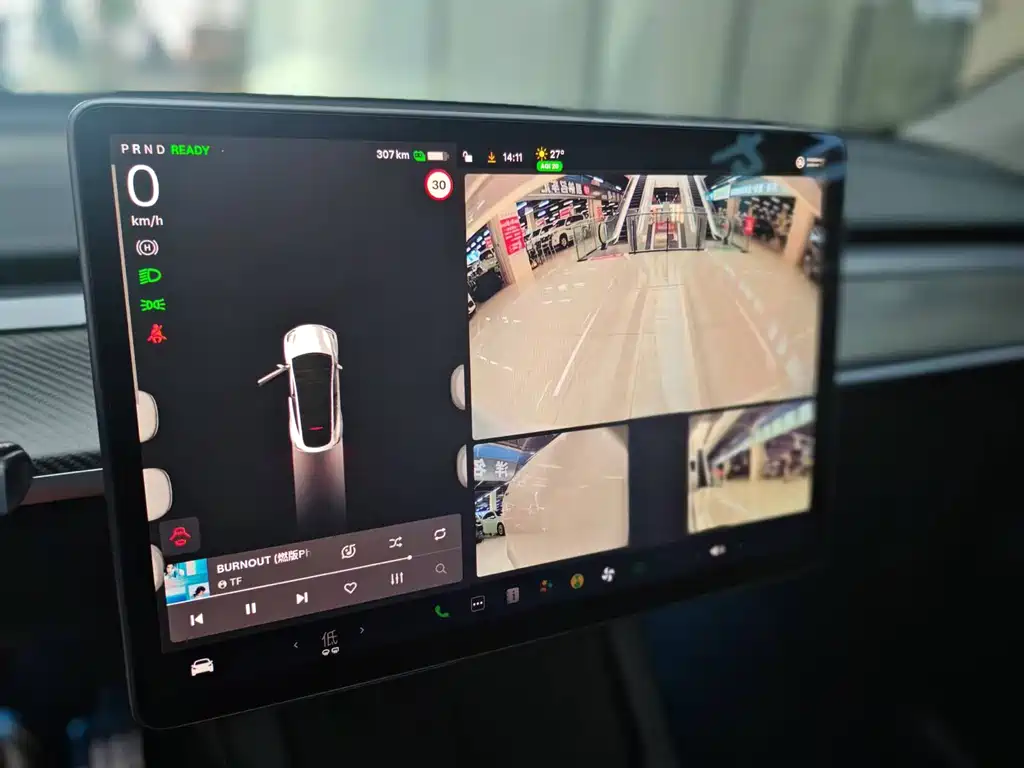 Tesla Model Y — миниатюра 13