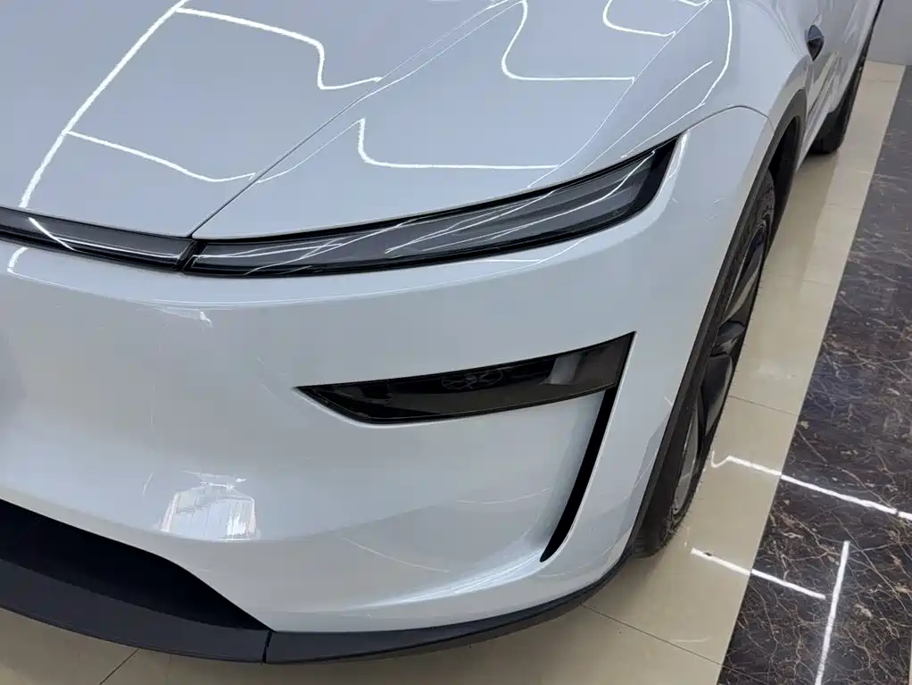 Tesla Model Y — миниатюра 3