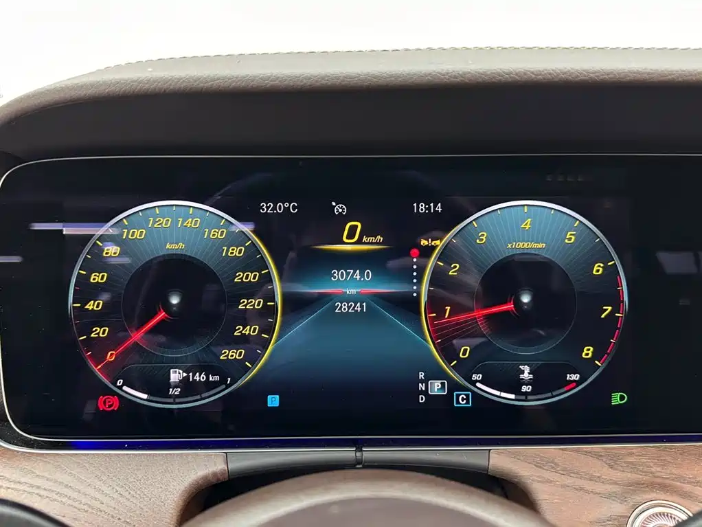 Mercedes-Benz E-Class — миниатюра 14