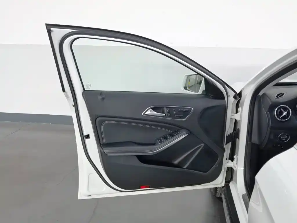 Mercedes-Benz GLA — миниатюра 8