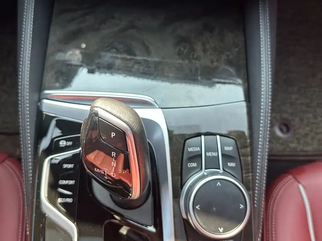 BMW 5 Series — миниатюра 12