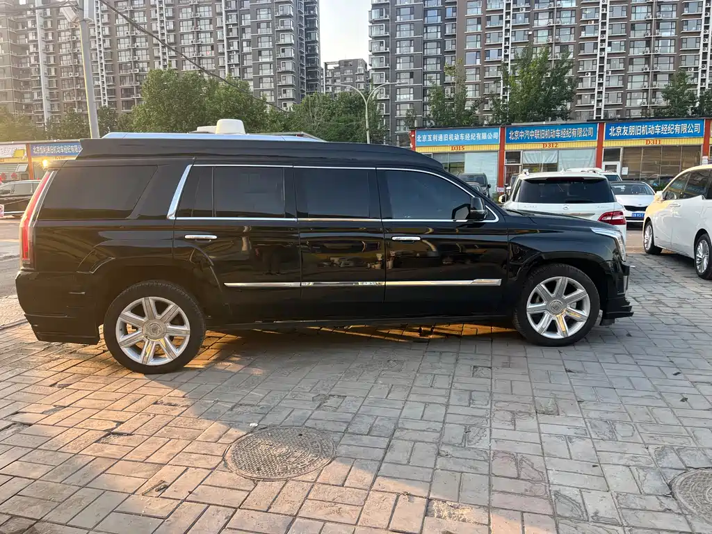 Cadillac Escalade - фото 6