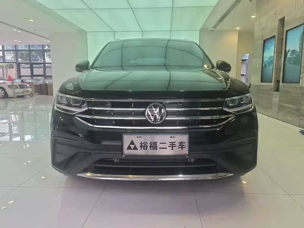 Volkswagen Tiguan L — миниатюра 2