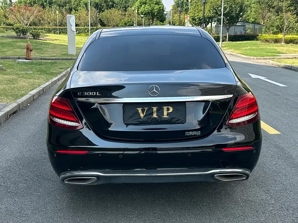 Mercedes-Benz E-Class — миниатюра 5