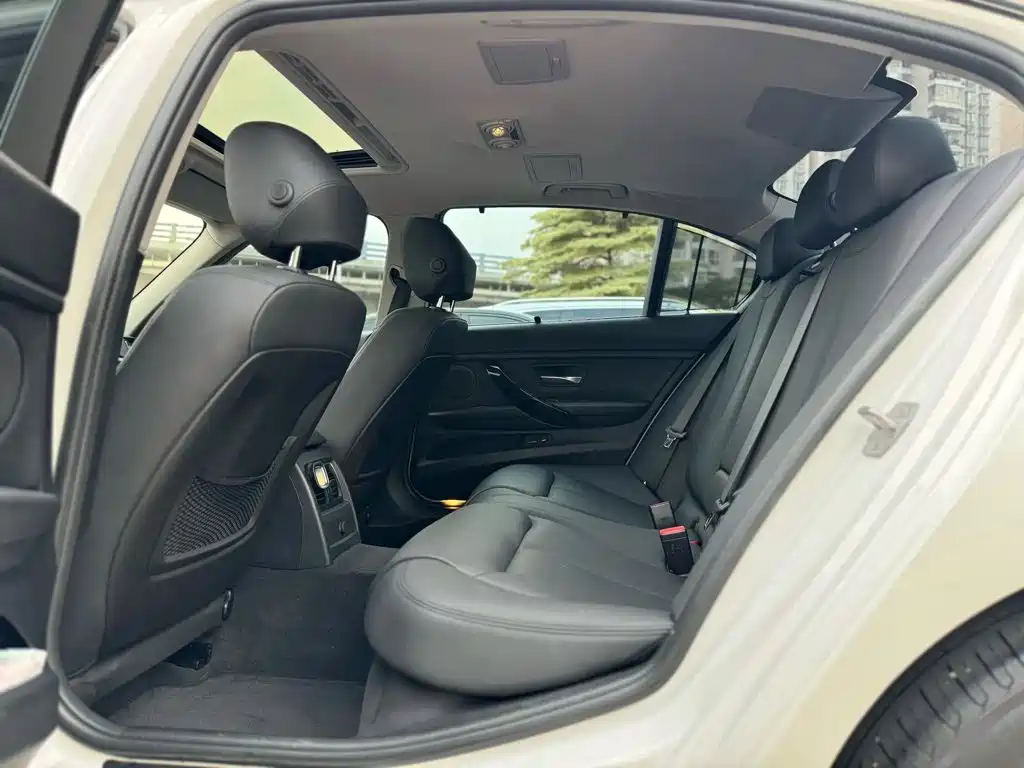 BMW 3 Series — миниатюра 8