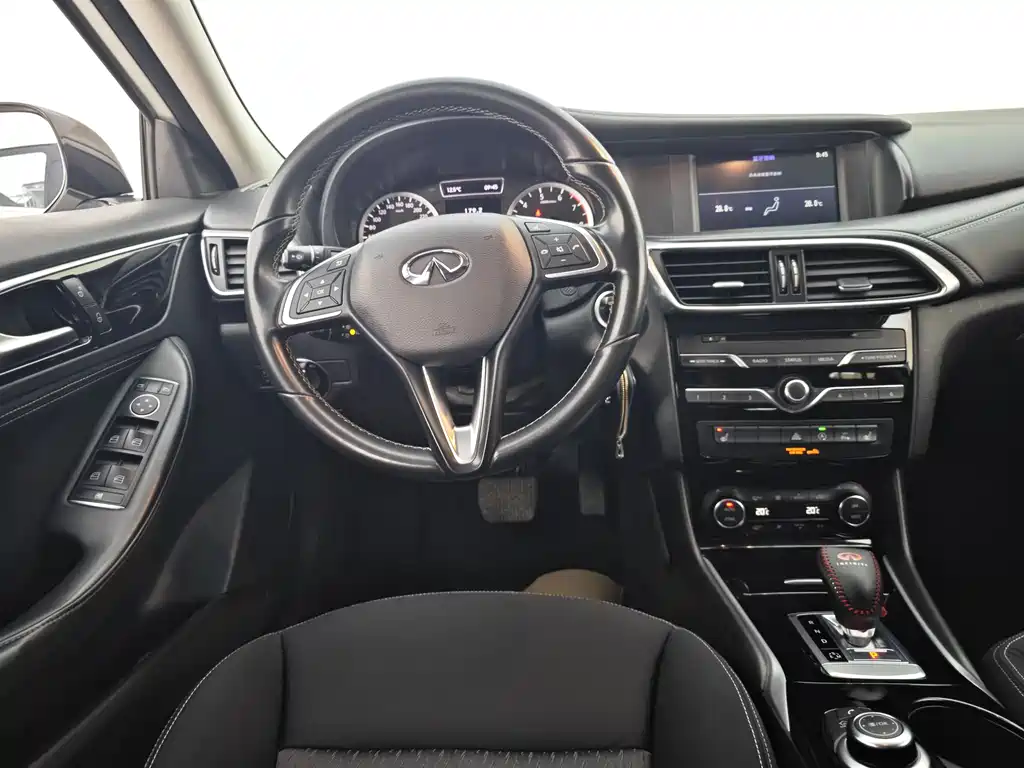 INFINITI QX30