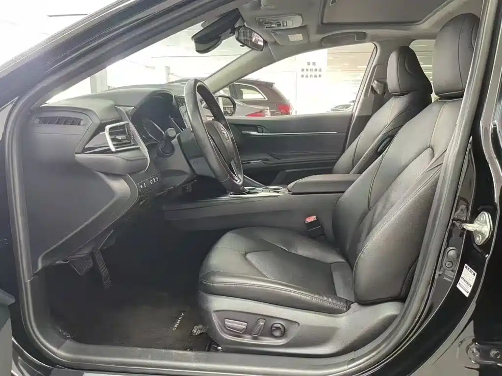 Toyota Camry — миниатюра 5