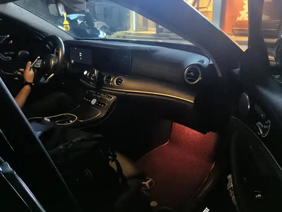 Mercedes-Benz E-Class — миниатюра 8