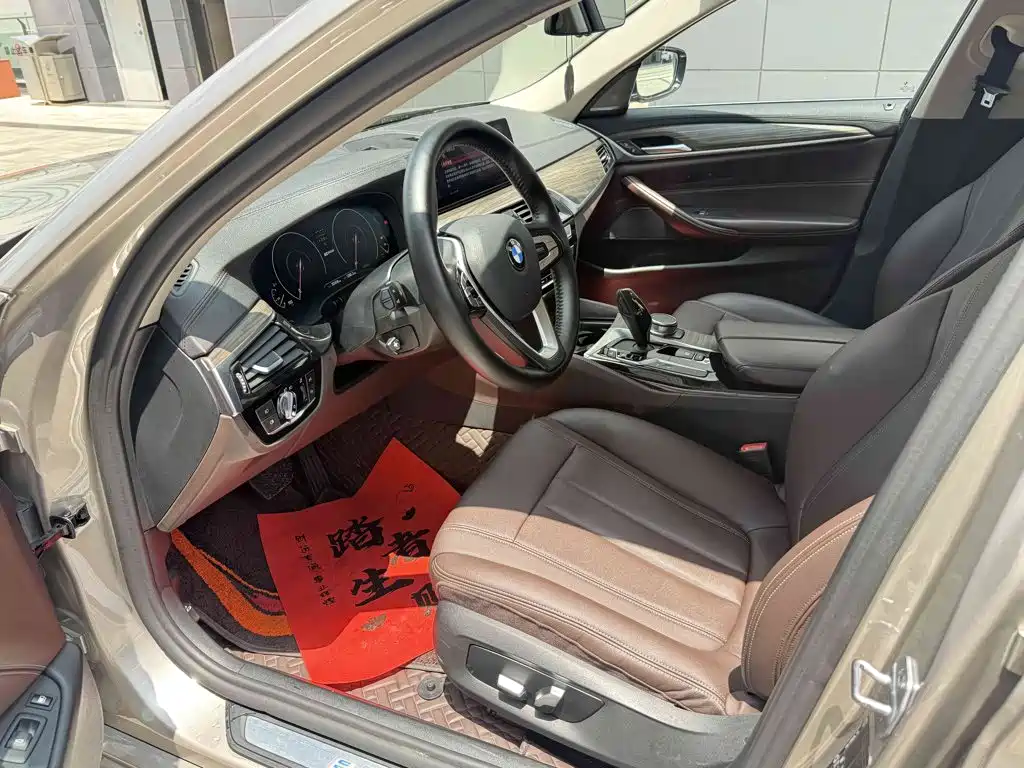 BMW 5 Series New Energy — миниатюра 5