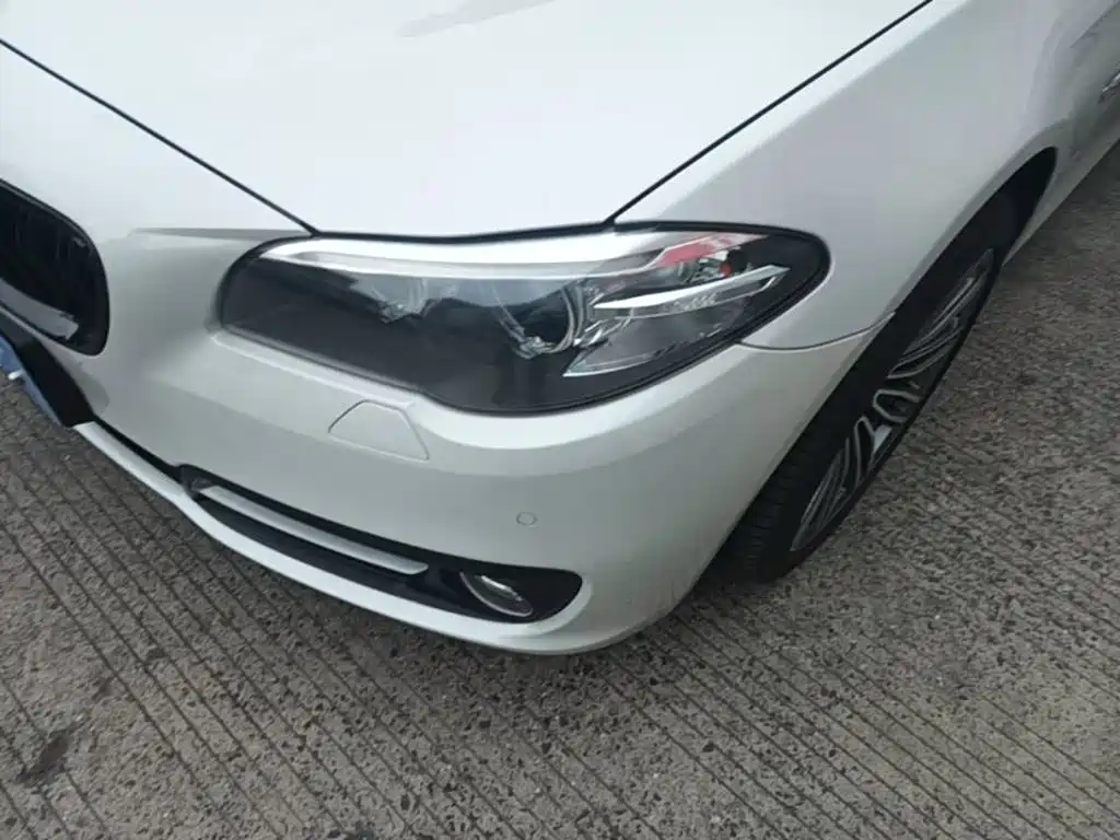 BMW 5 Series — миниатюра 24
