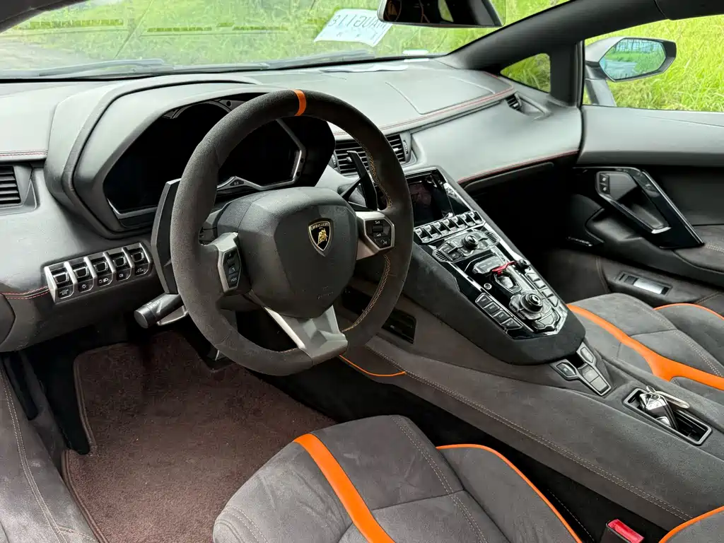 Lamborghini Aventador — миниатюра 4