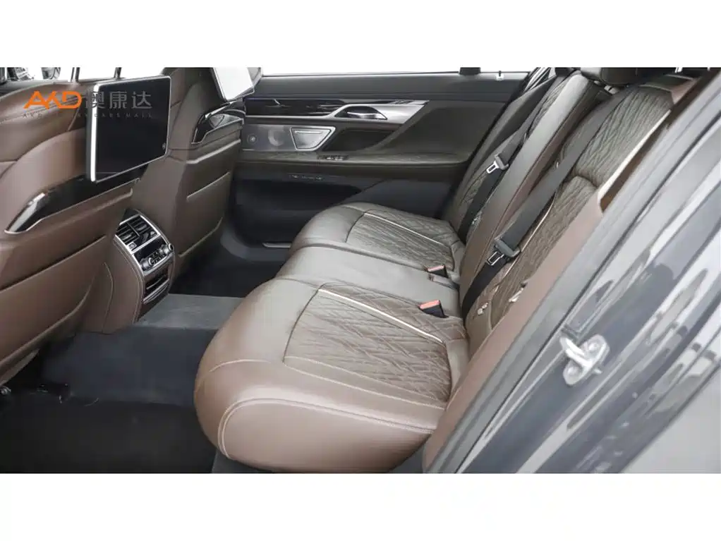 BMW 7 Series — миниатюра 7
