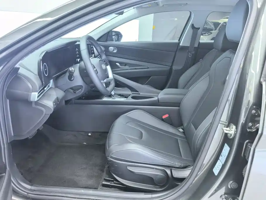 Hyundai Elantra — миниатюра 9