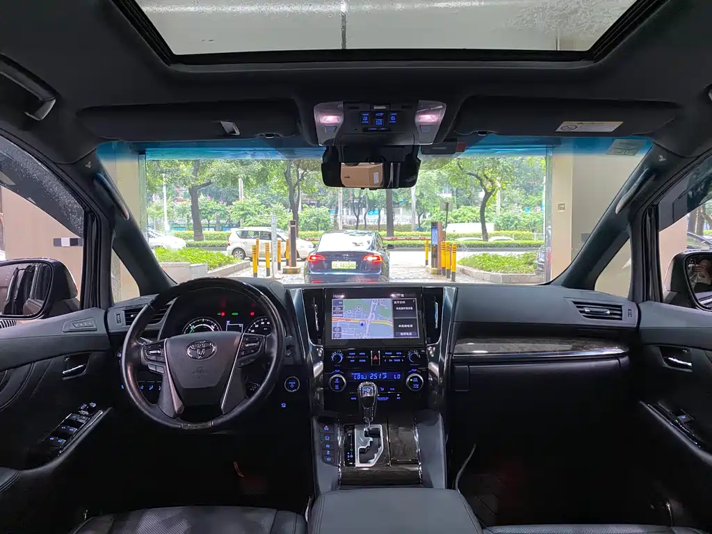 Toyota Vellfire — миниатюра 5
