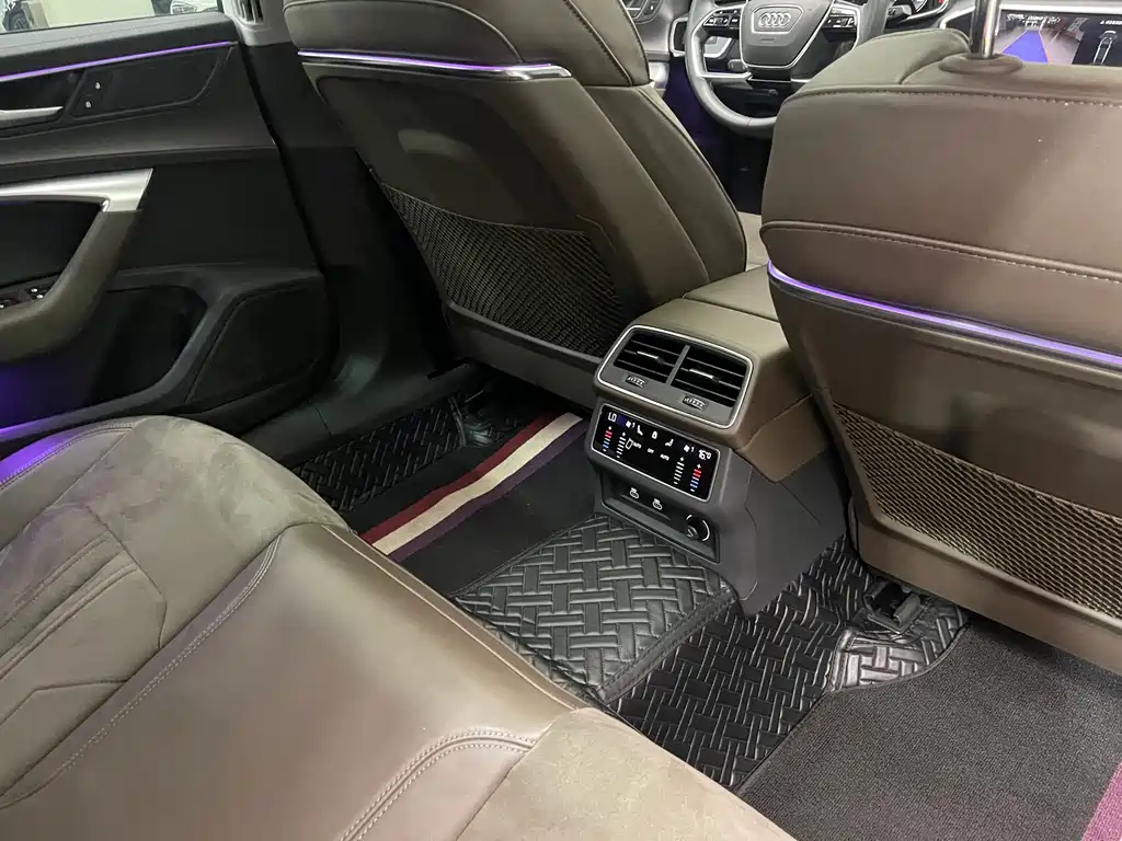 Audi A7L — миниатюра 13