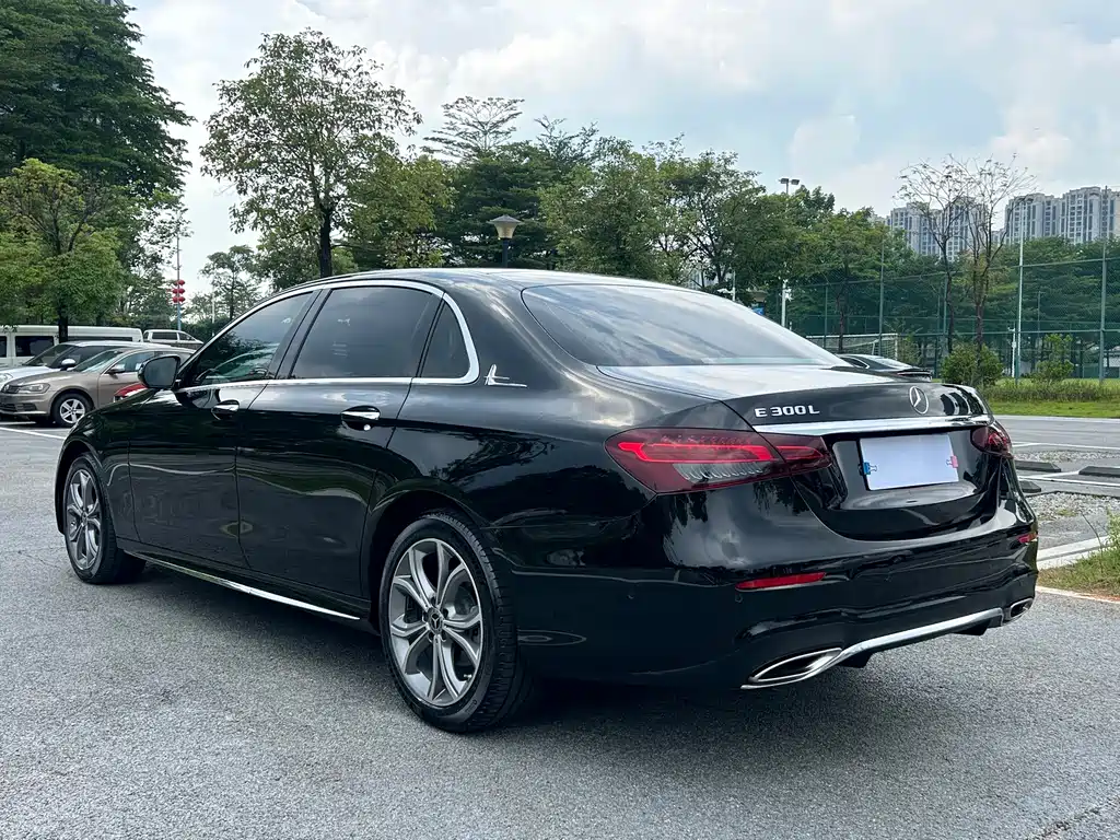 Mercedes-Benz E-Class — миниатюра 10