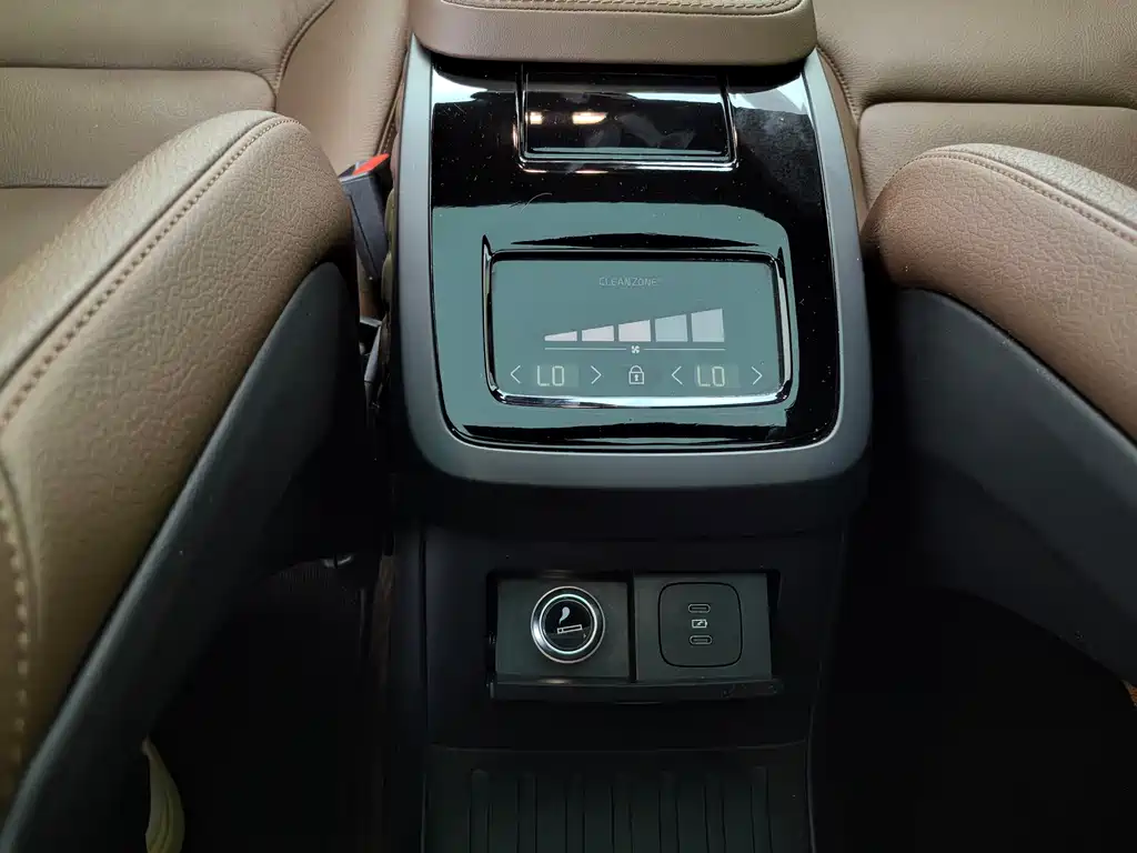 Volvo S90 PHEV — миниатюра 23