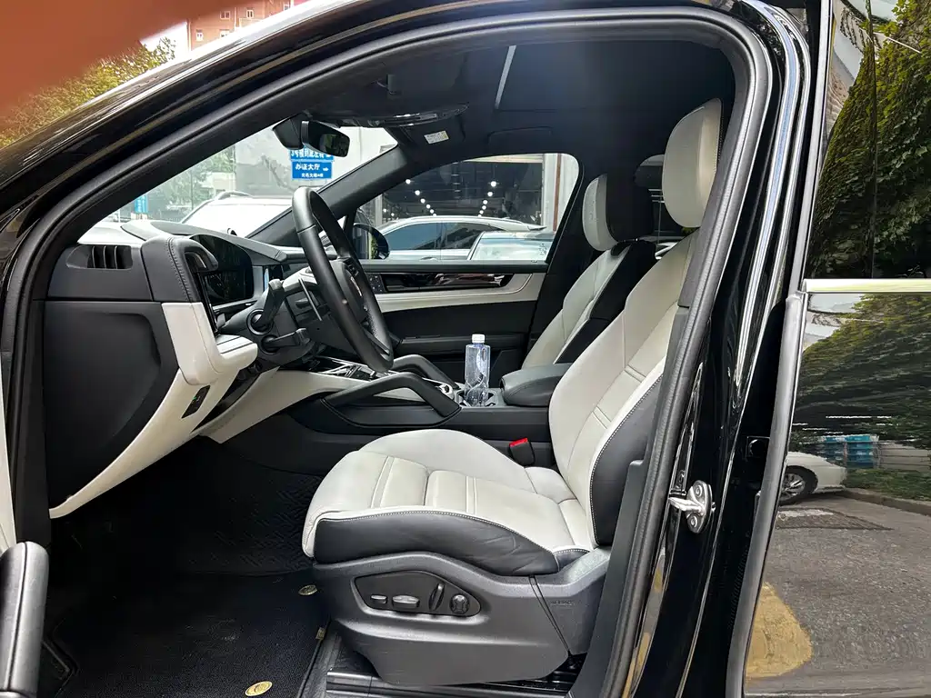 Porsche Cayenne — миниатюра 9