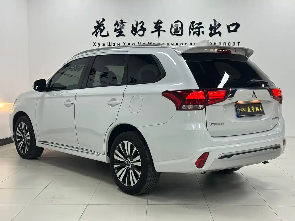 MITSUBISHI OUTLANDER