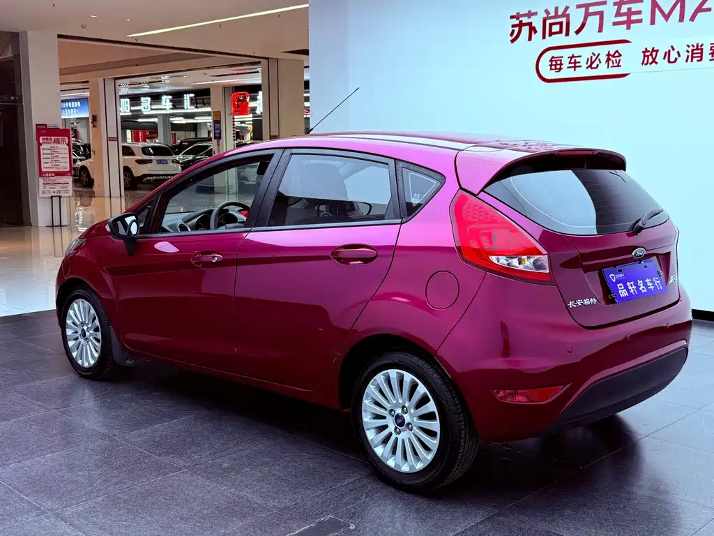 Ford Fiesta Hatchback 1.5L Auto Dynamic Limited Edition, фото 4