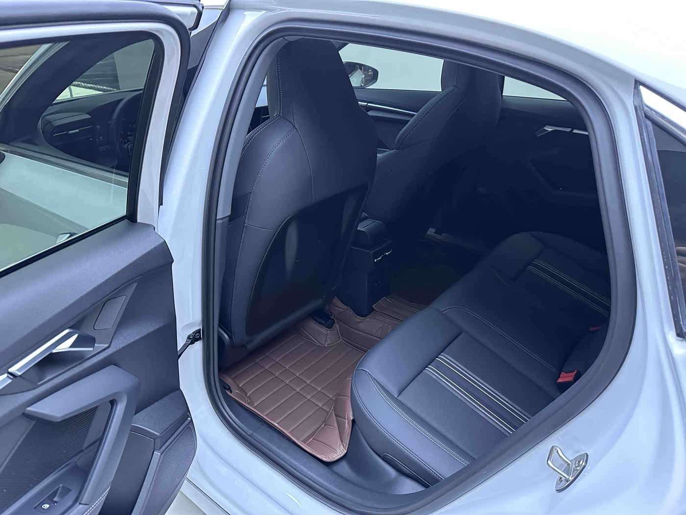 Audi A3 1.4 л 2023 г. Белый, пробег 15000 км