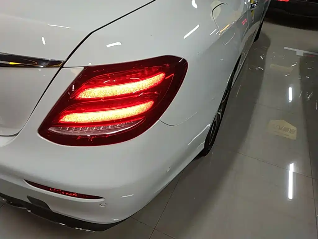 Mercedes-Benz E-Class — миниатюра 8