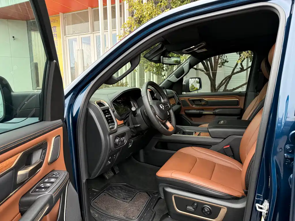 Ram Trucks 2024 5.7L AT