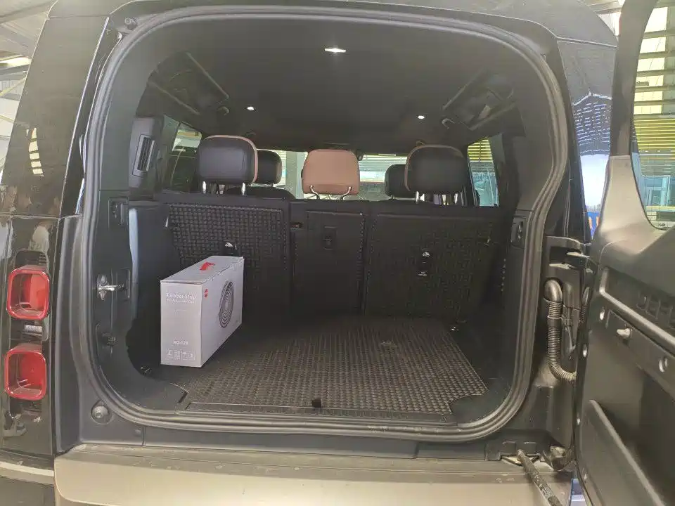 Land Rover Defender — миниатюра 7