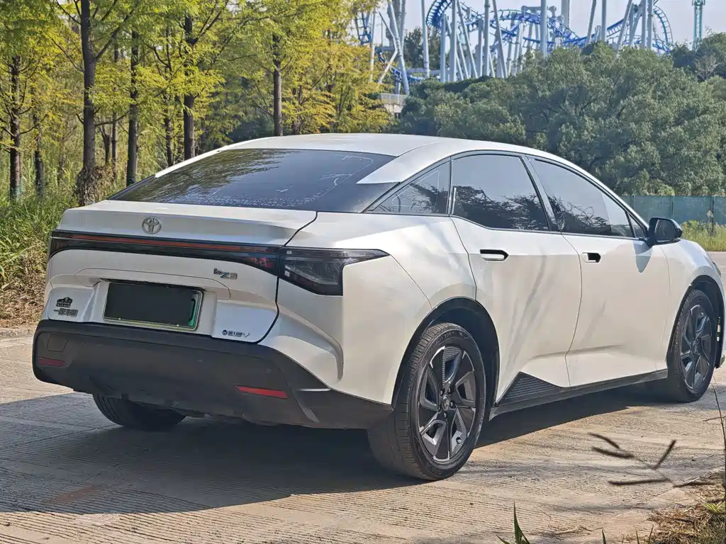 Toyota bZ3 — миниатюра 6