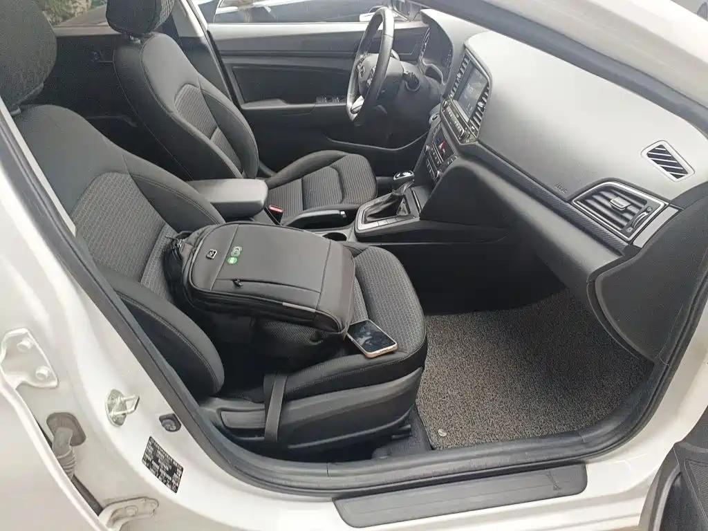 Hyundai Elantra — миниатюра 25