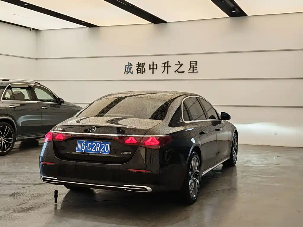 Mercedes-Benz E-Class — миниатюра 6