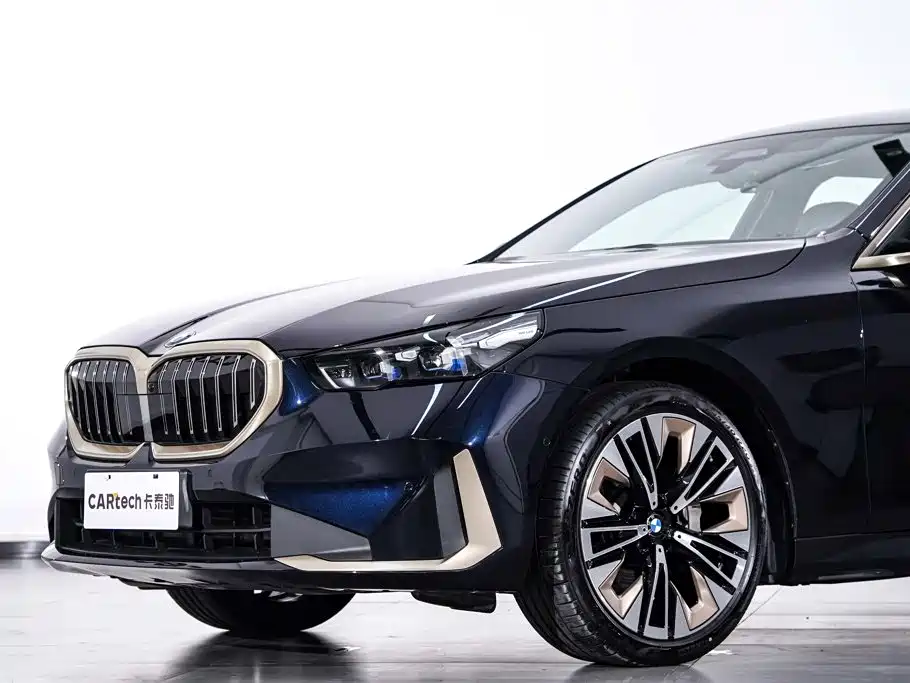 BMW 5 Series — миниатюра 5