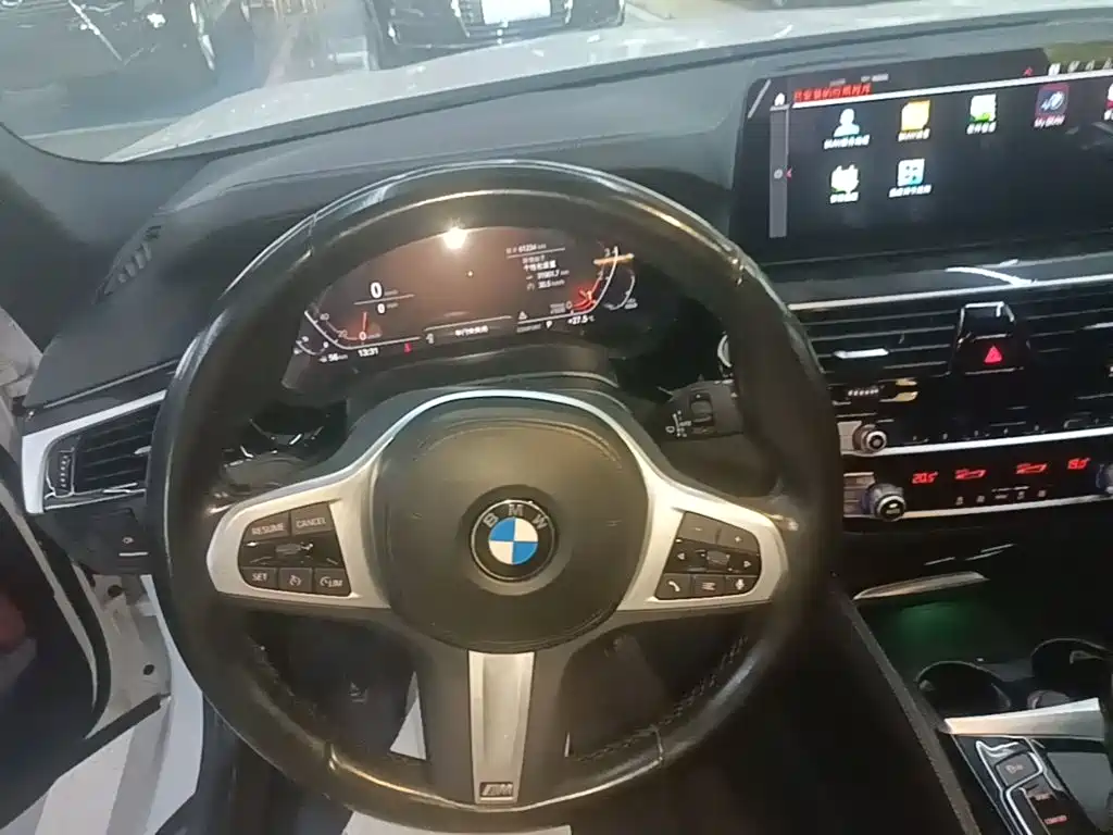BMW 5 Series — миниатюра 11