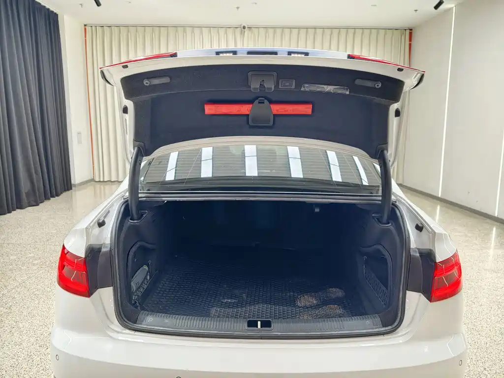 Audi A4L — миниатюра 32