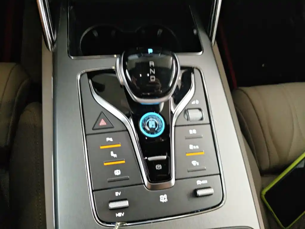 BYD Tang New Energy — миниатюра 19