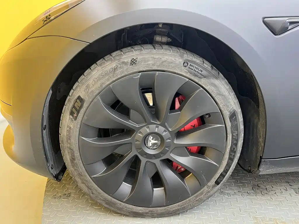 Tesla Model 3 — миниатюра 9