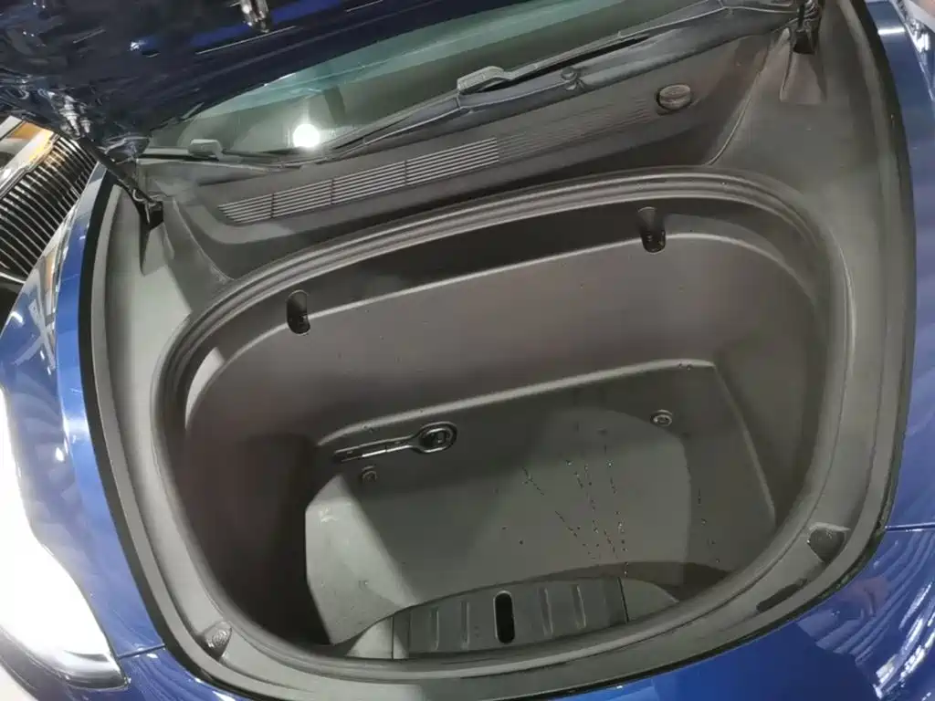 Tesla Model 3 — миниатюра 20