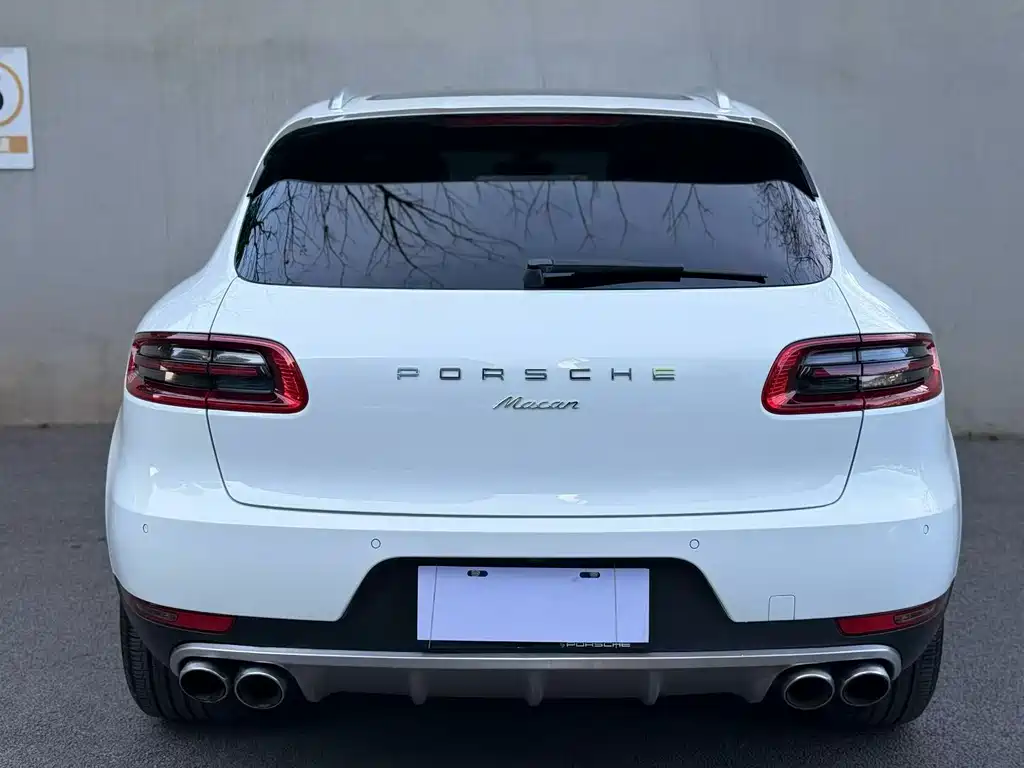 PORSCHE MACAN