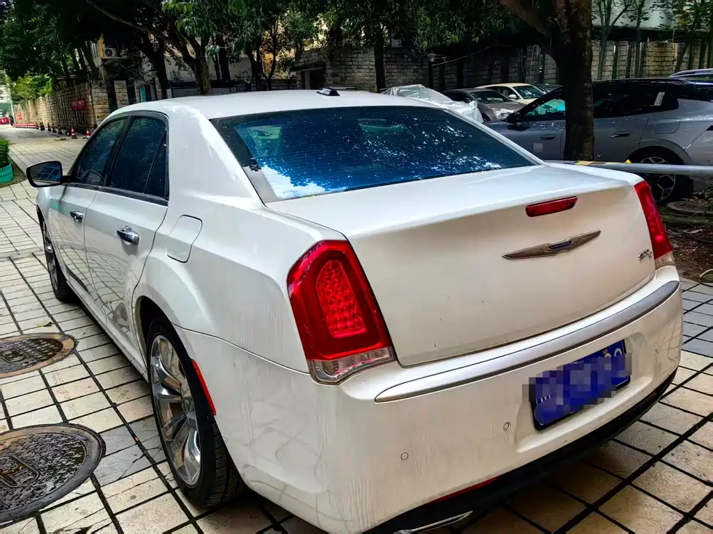 Chrysler 300C — миниатюра 7