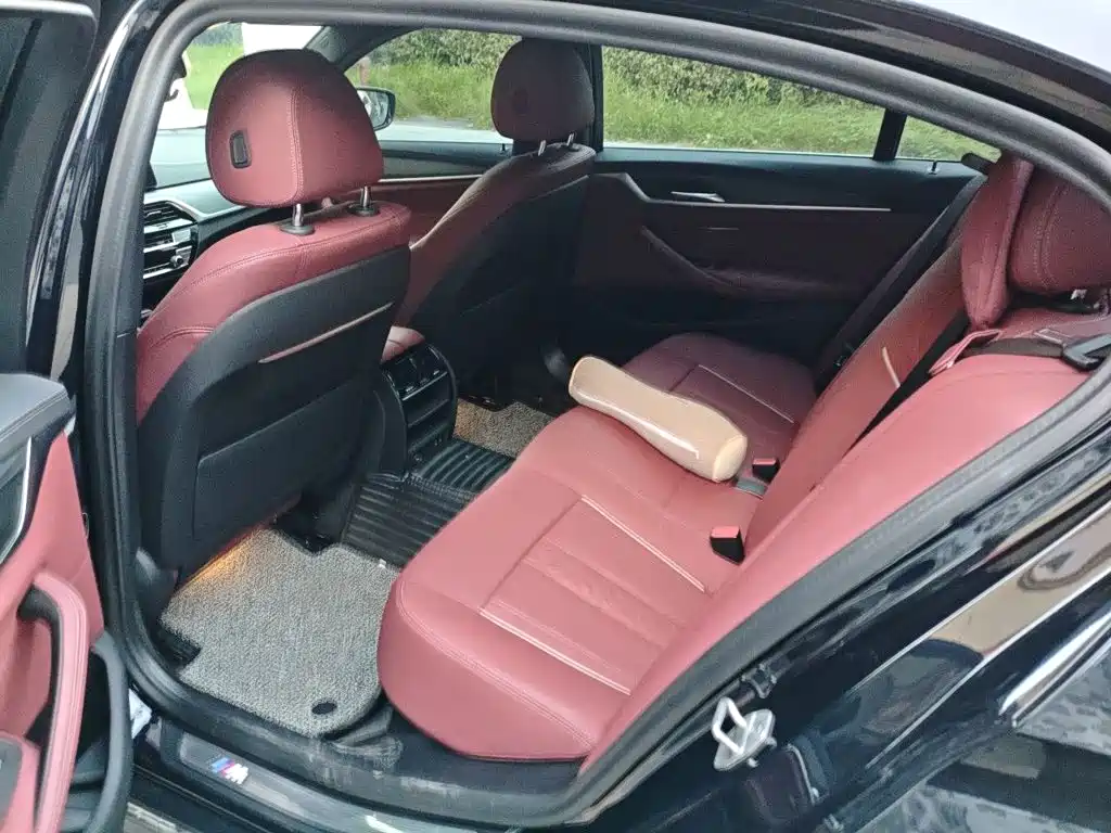 BMW 5 Series — миниатюра 13