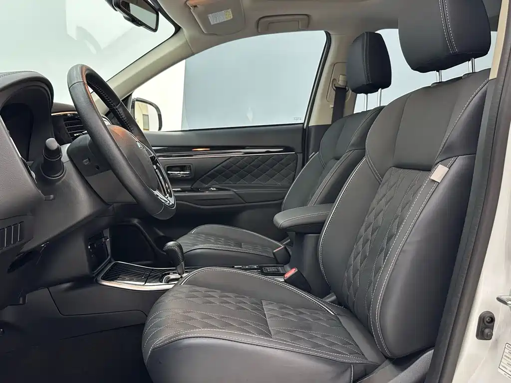 Mitsubishi Outlander — миниатюра 7