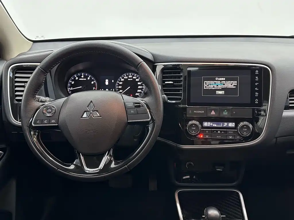 Mitsubishi Outlander — миниатюра 10