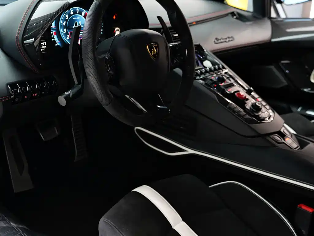 Lamborghini Aventador — миниатюра 18